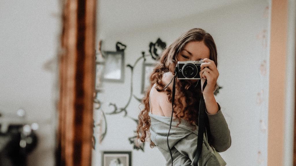 The Top 20 Mirror Selfie Captions for Instagram of All Time